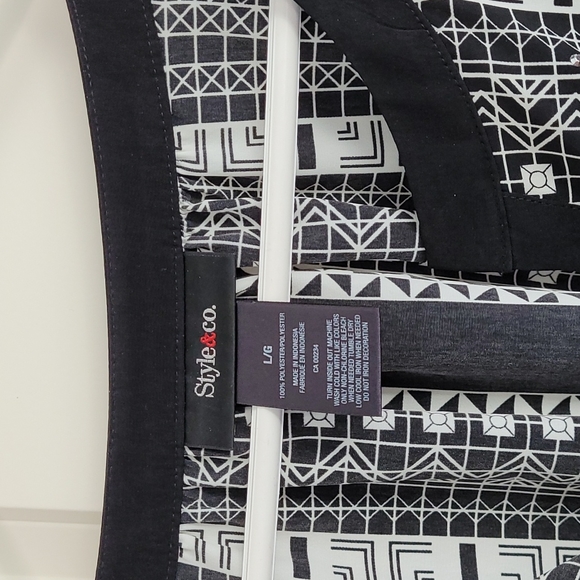 Short sleeve bluse with nice tiny studs - Picture 2 of 4